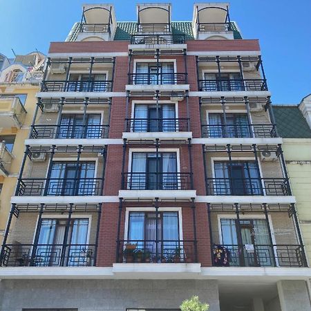 Barney'S Apartment Batumi Kültér fotó